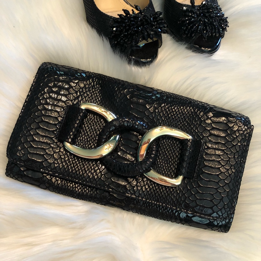 Michael Kors snake embossed leather clutch🖤